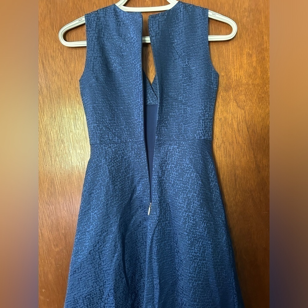 Rachel Roy Silk blend v neck Aline midnight blue textured geometric dress size 0 - Picture 10 of 11